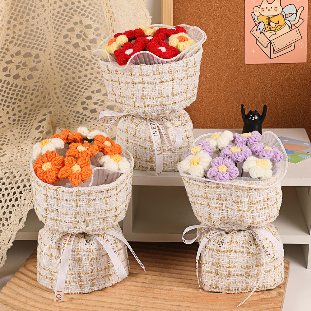 Bloomy Wool – Cozy Basket Bouquet