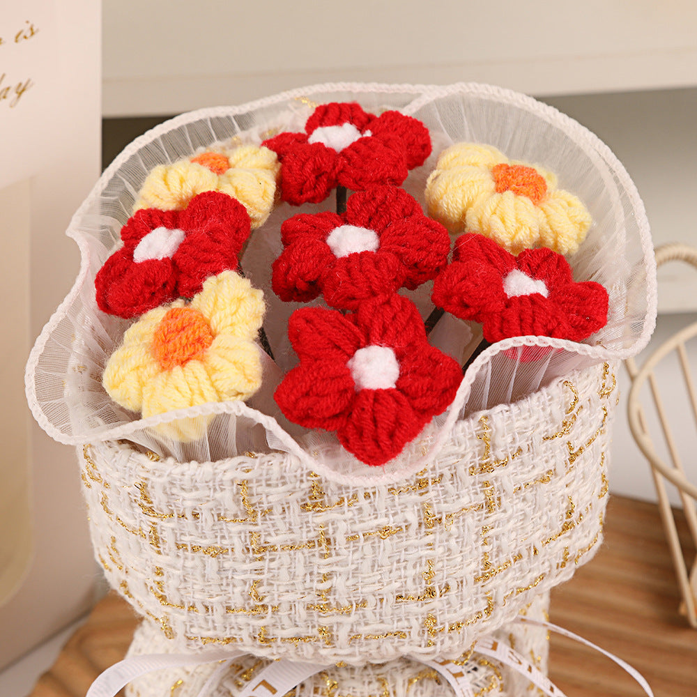 Bloomy Wool – Cozy Basket Bouquet