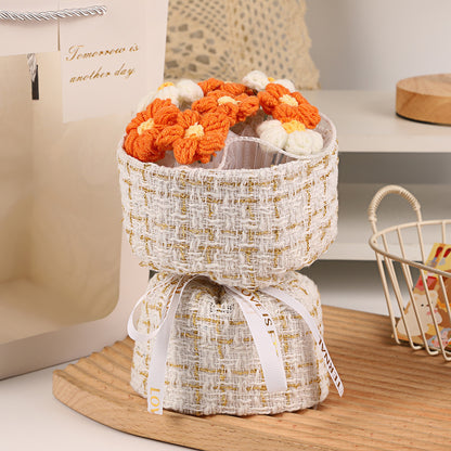 Bloomy Wool – Cozy Basket Bouquet