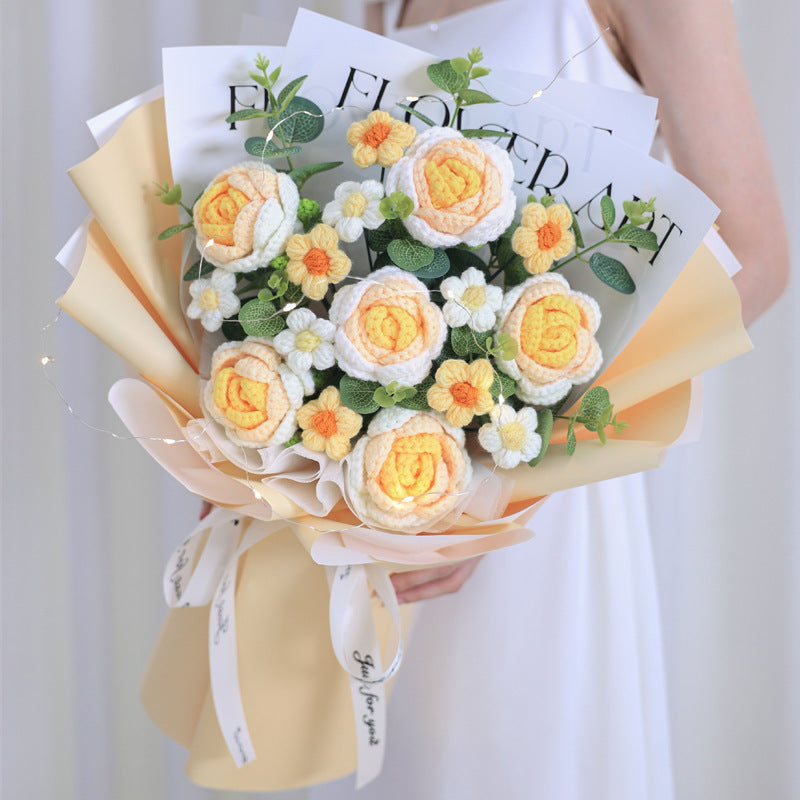 Bloomy Wool – Elegant Rose Bouquet