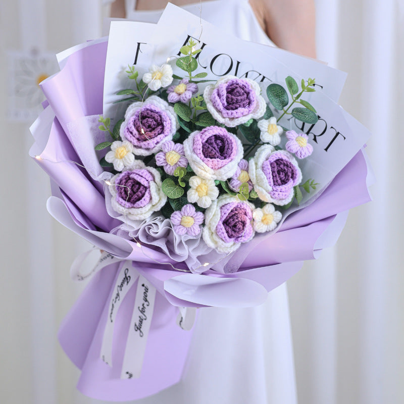 Bloomy Wool – Elegant Rose Bouquet