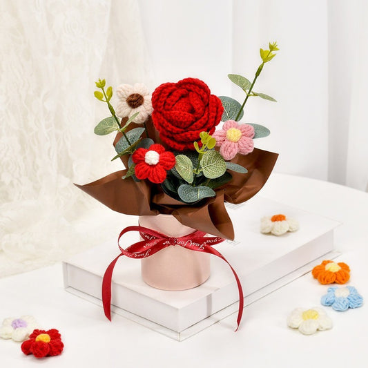 Bloomy Wool – Romantic Rose Bouquet